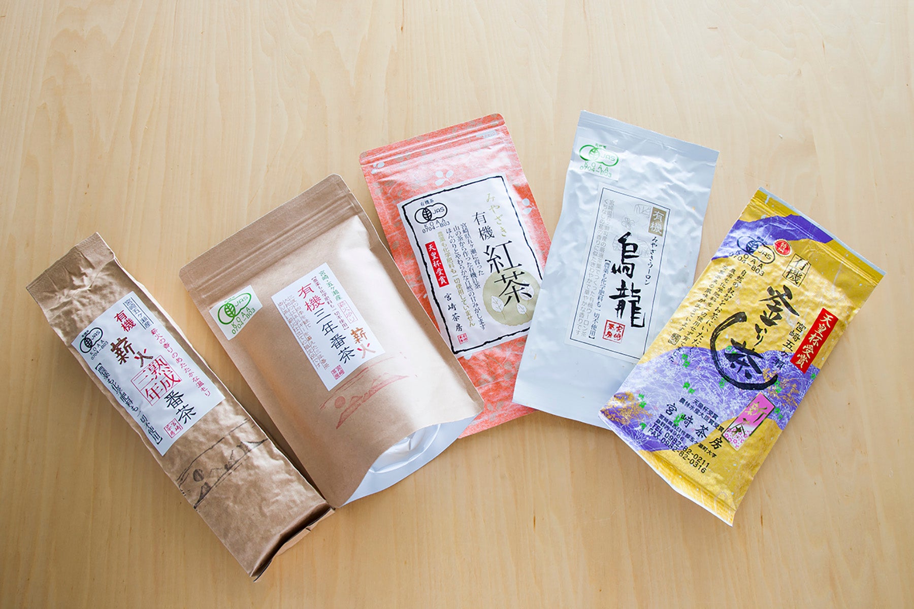 【宮崎県/宮崎茶房】若者たちが有機茶畑に集い伝統をつなぐ、黄金色の釜炒り茶