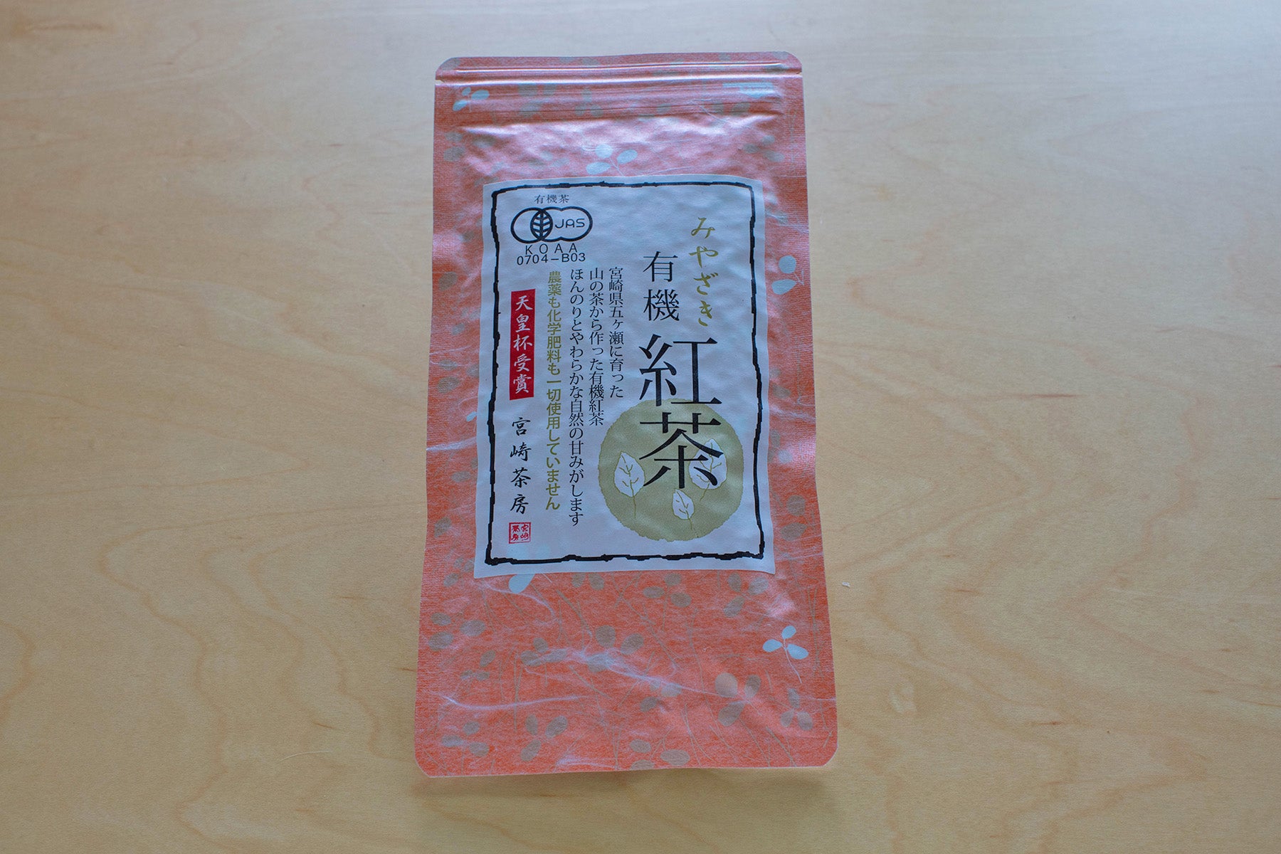 【宮崎県/宮崎茶房】若者たちが有機茶畑に集い伝統をつなぐ、黄金色の釜炒り茶